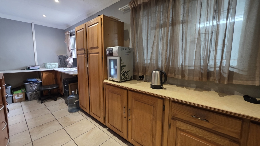 12 Bedroom Property for Sale in Moreleta Park Gauteng