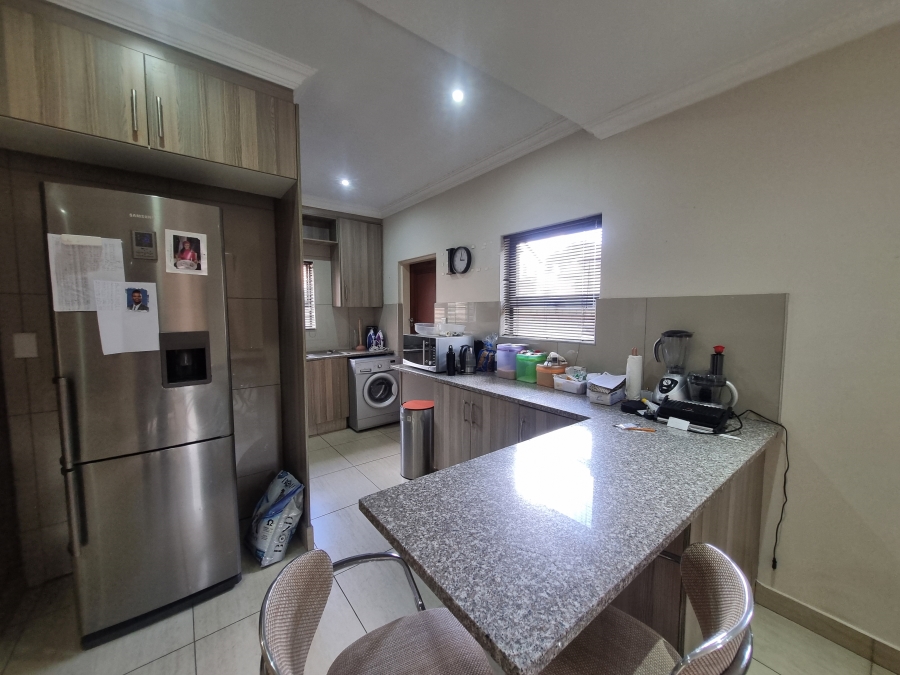 To Let 2 Bedroom Property for Rent in Equestria Gauteng