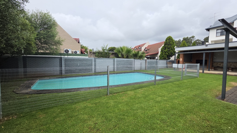 1 Bedroom Property for Sale in Equestria Gauteng