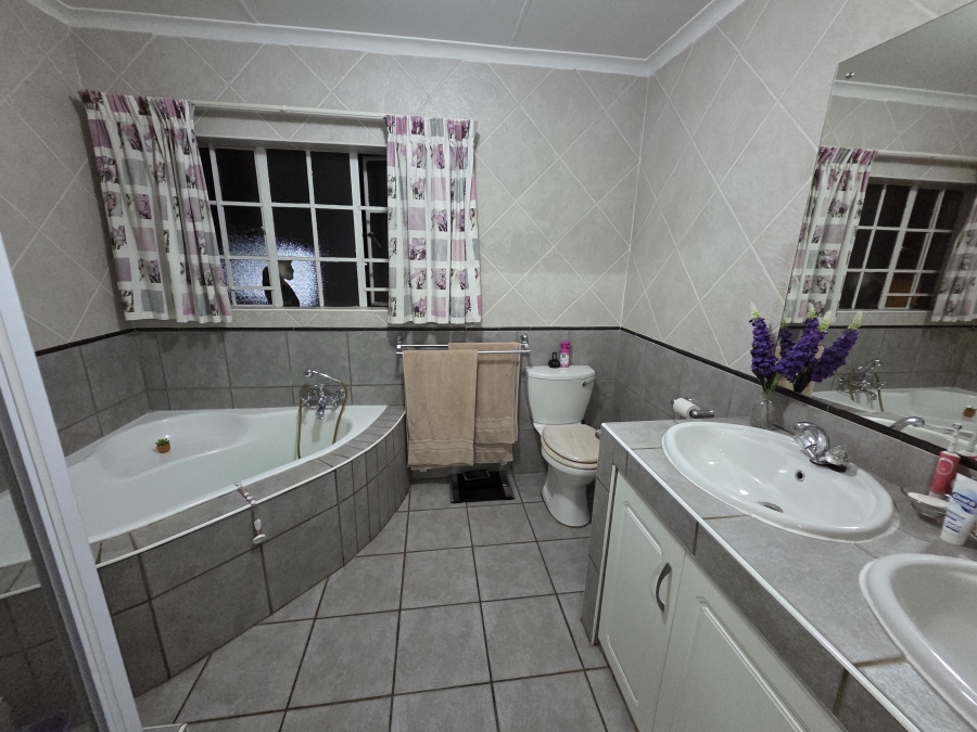 4 Bedroom Property for Sale in Montana Gauteng