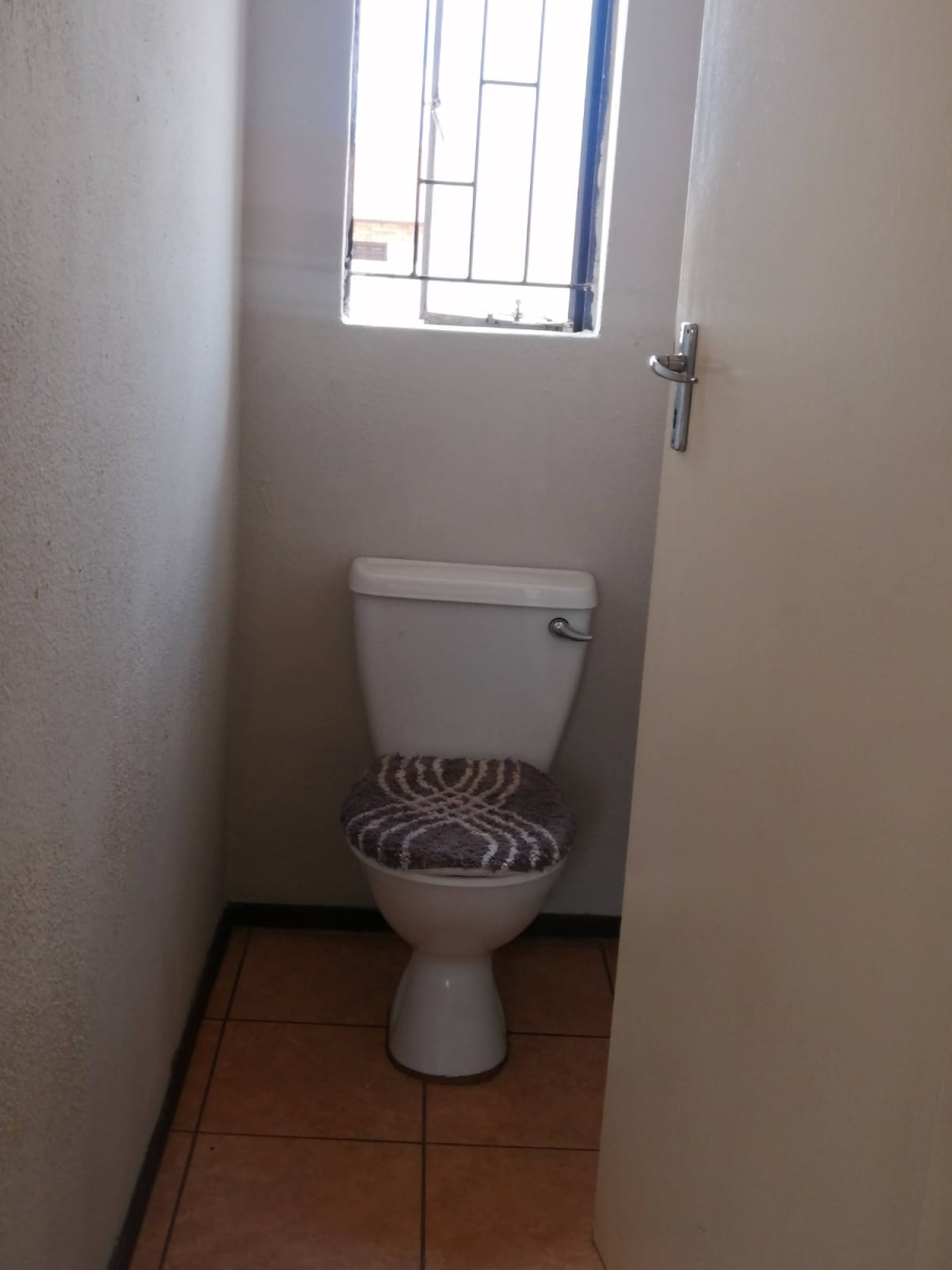 2 Bedroom Property for Sale in Protea Glen Gauteng