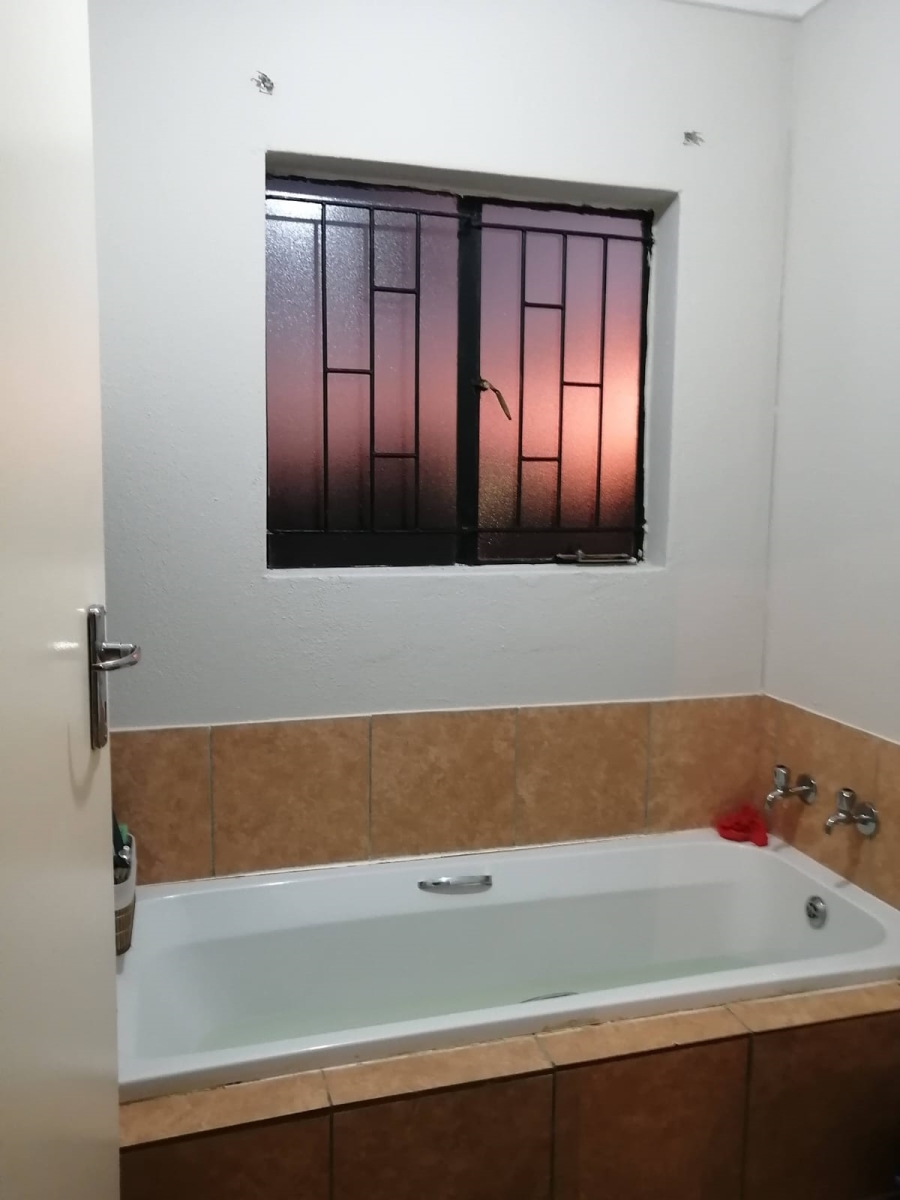 2 Bedroom Property for Sale in Protea Glen Gauteng