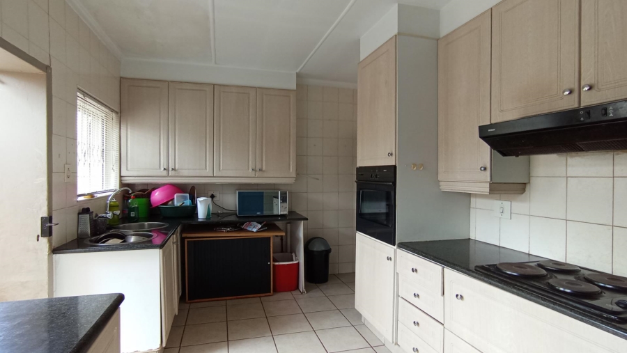 5 Bedroom Property for Sale in Wychwood Gauteng