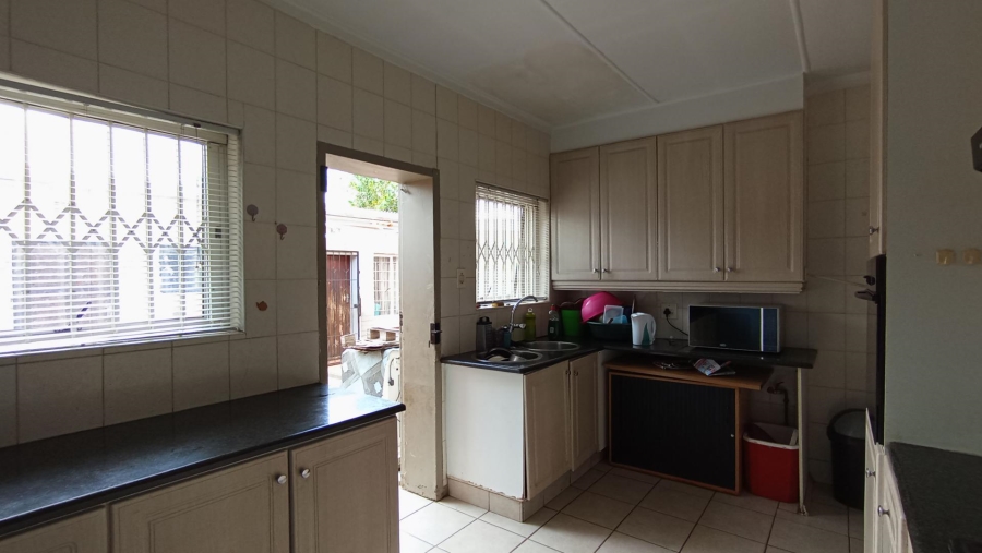 5 Bedroom Property for Sale in Wychwood Gauteng