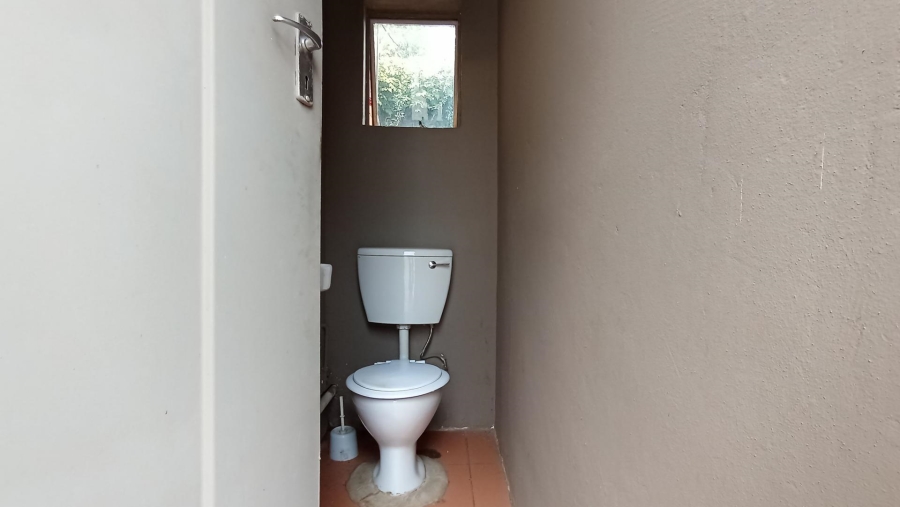 5 Bedroom Property for Sale in Wychwood Gauteng