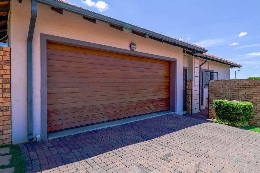 3 Bedroom Property for Sale in Monavoni Gauteng