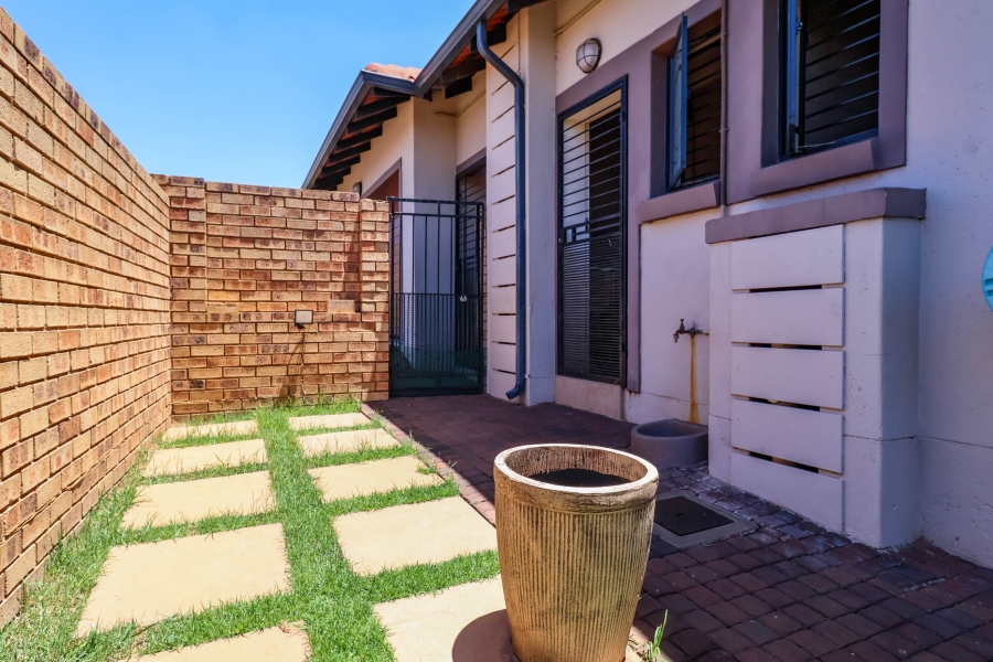 3 Bedroom Property for Sale in Monavoni Gauteng