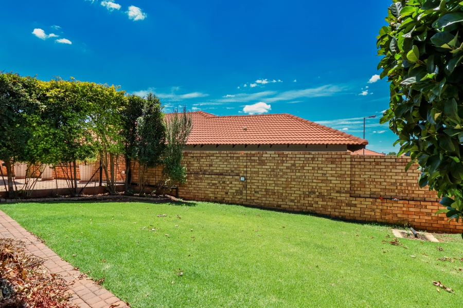 3 Bedroom Property for Sale in Monavoni Gauteng