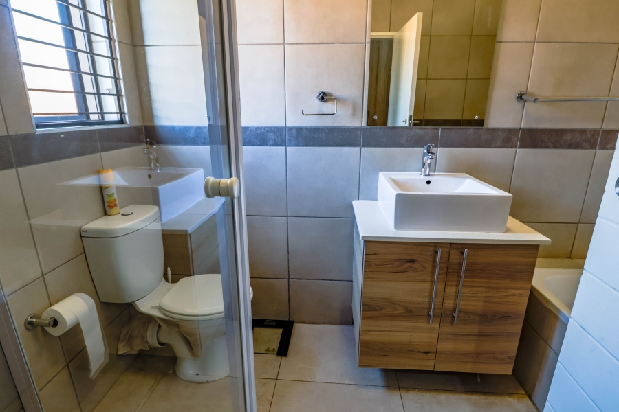 3 Bedroom Property for Sale in Monavoni Gauteng