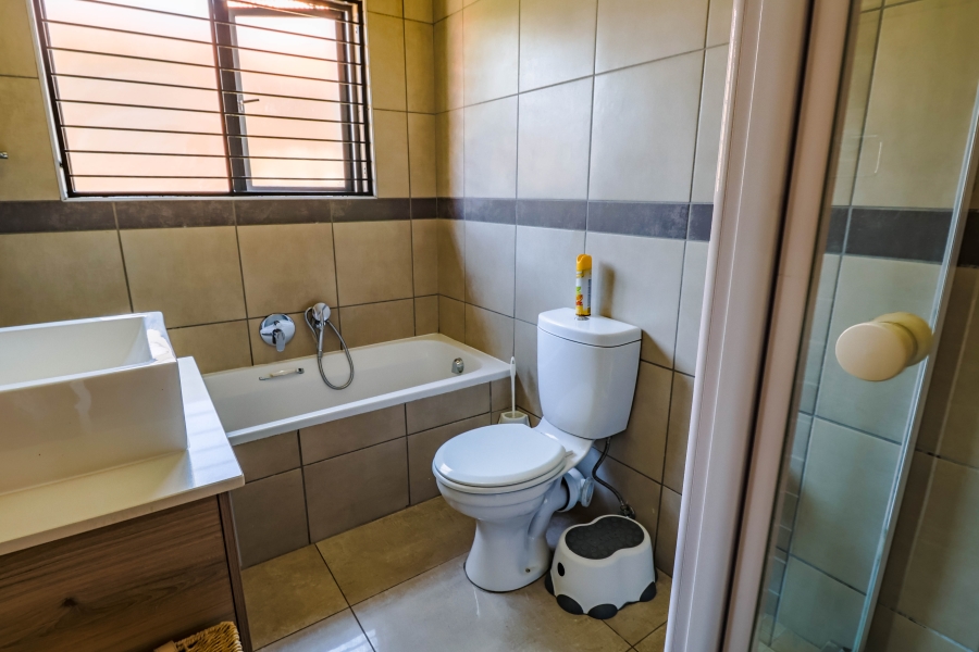 3 Bedroom Property for Sale in Monavoni Gauteng