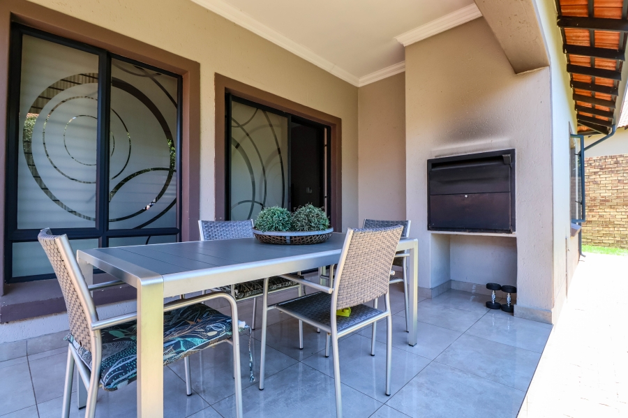 3 Bedroom Property for Sale in Monavoni Gauteng