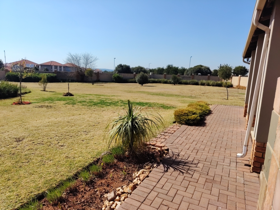 3 Bedroom Property for Sale in Monavoni Gauteng
