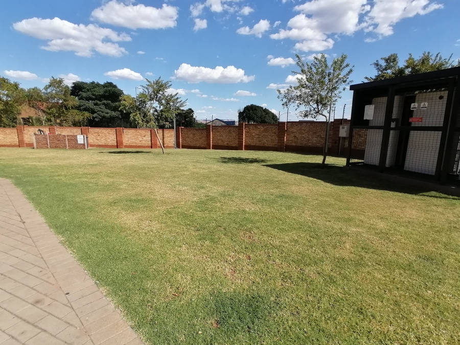 2 Bedroom Property for Sale in Heuweloord Gauteng
