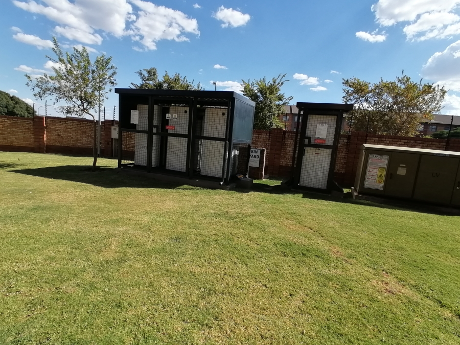 2 Bedroom Property for Sale in Heuweloord Gauteng