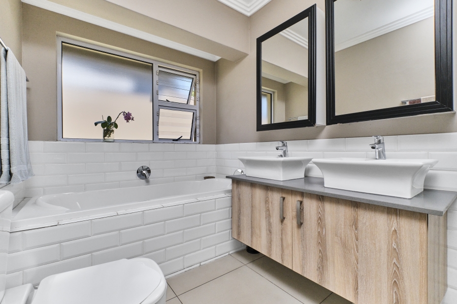 3 Bedroom Property for Sale in Barbeque Downs Gauteng