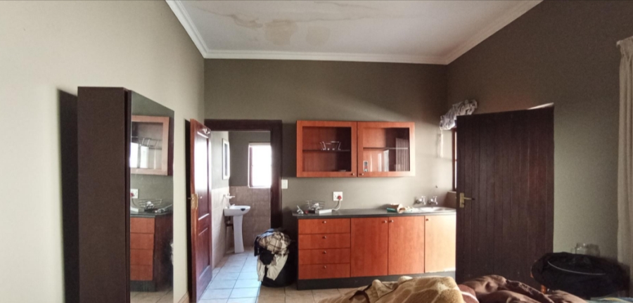 4 Bedroom Property for Sale in Maroeladal Gauteng