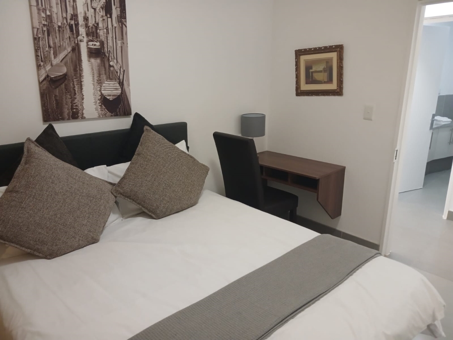 To Let 2 Bedroom Property for Rent in Sandhurst Gauteng