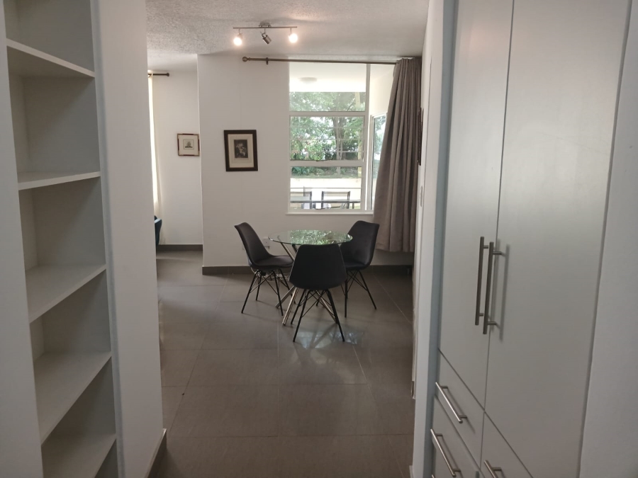 To Let 2 Bedroom Property for Rent in Sandhurst Gauteng