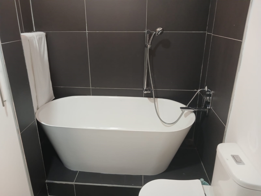 To Let 2 Bedroom Property for Rent in Sandhurst Gauteng