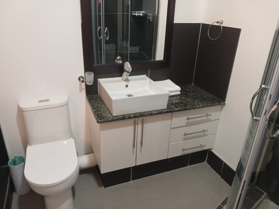 To Let 2 Bedroom Property for Rent in Sandhurst Gauteng