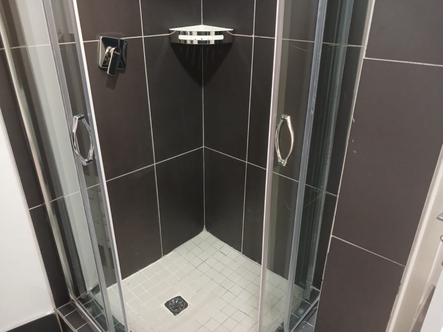 To Let 2 Bedroom Property for Rent in Sandhurst Gauteng