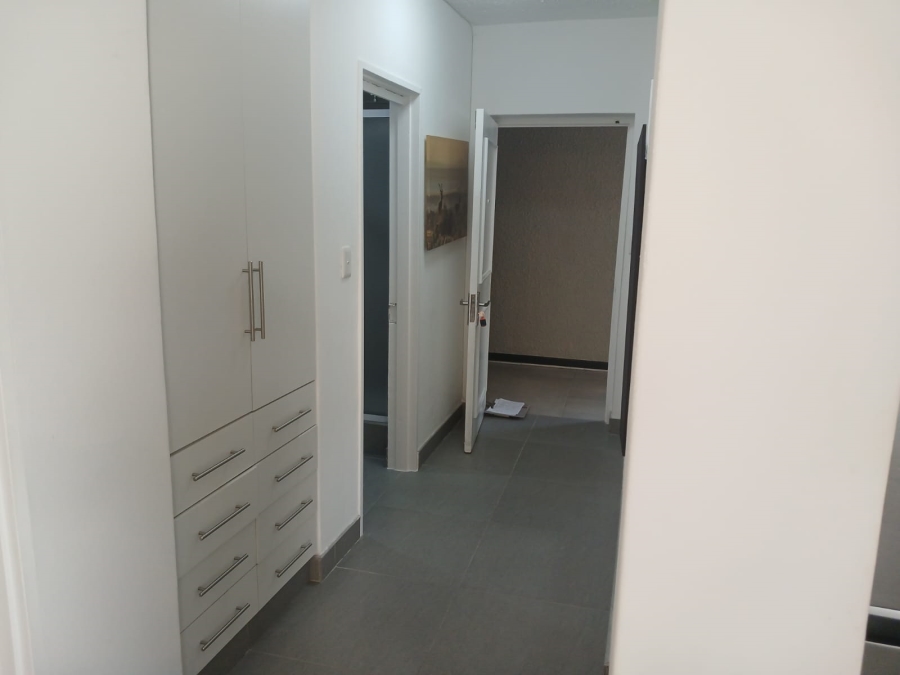 To Let 2 Bedroom Property for Rent in Sandhurst Gauteng