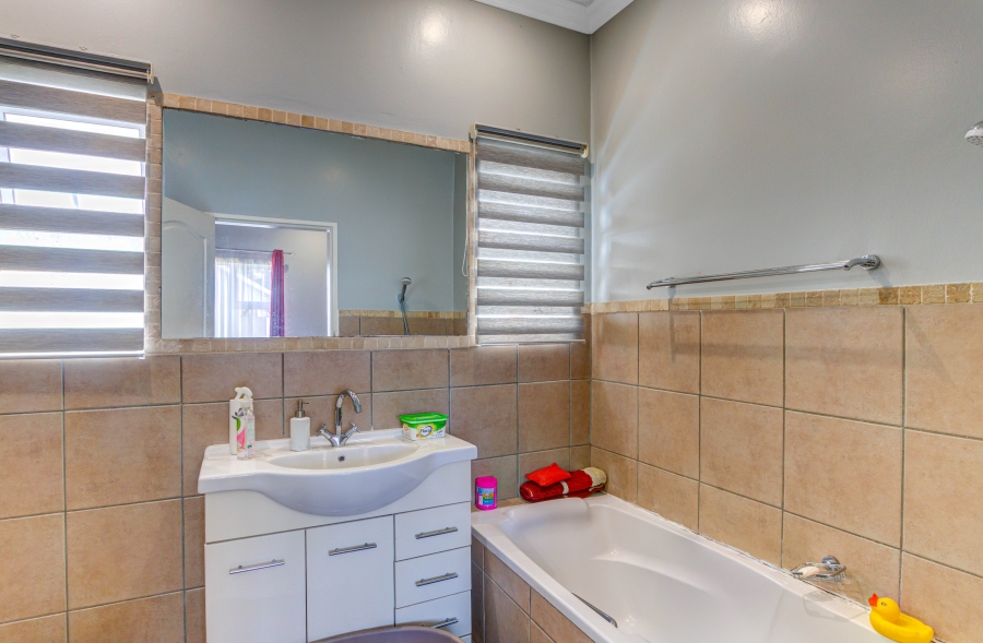 3 Bedroom Property for Sale in Buccleuch Gauteng