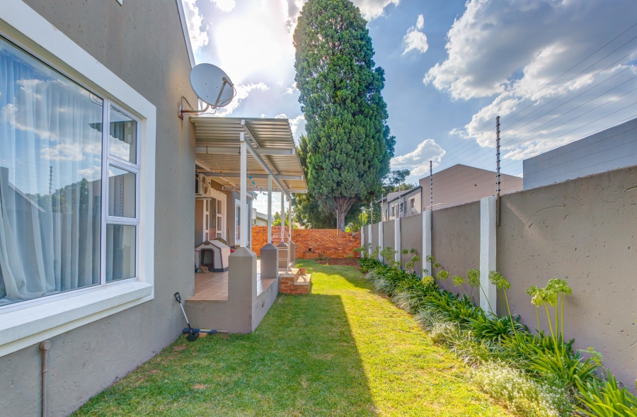 3 Bedroom Property for Sale in Buccleuch Gauteng