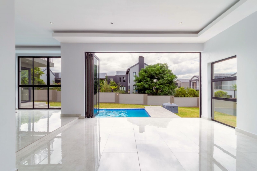 5 Bedroom Property for Sale in Waterfall Country Estate Gauteng