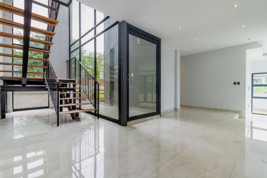 5 Bedroom Property for Sale in Waterfall Country Estate Gauteng