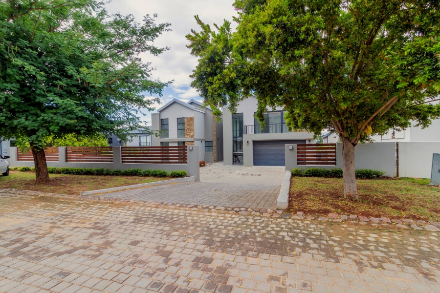 5 Bedroom Property for Sale in Waterfall Country Estate Gauteng