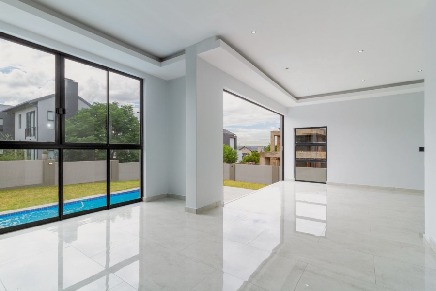 5 Bedroom Property for Sale in Waterfall Country Estate Gauteng