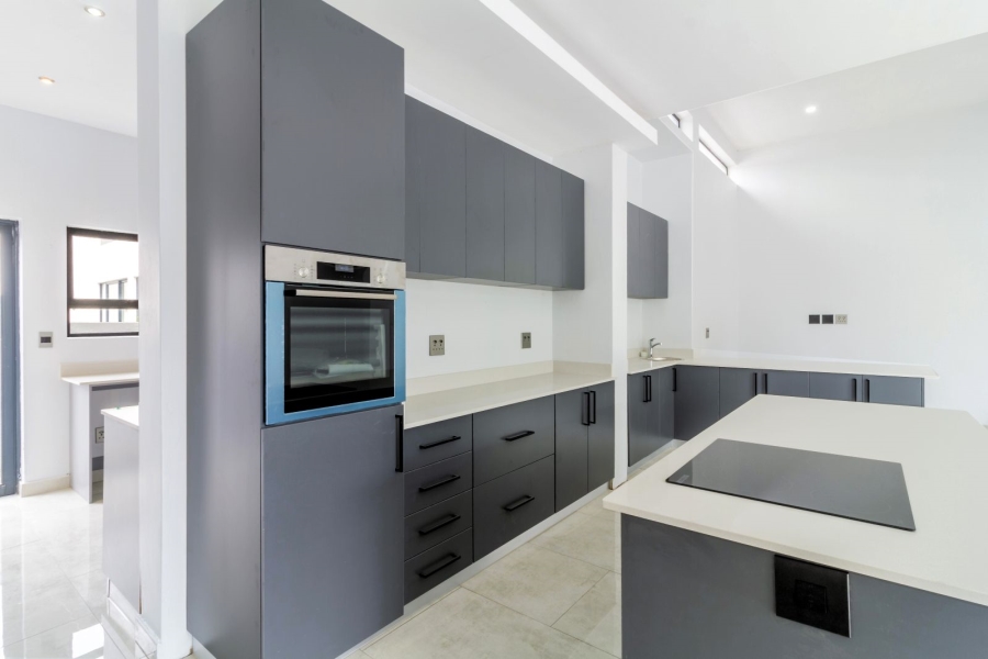 5 Bedroom Property for Sale in Waterfall Country Estate Gauteng