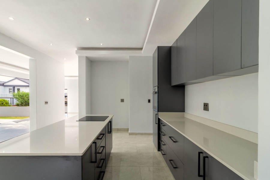 5 Bedroom Property for Sale in Waterfall Country Estate Gauteng