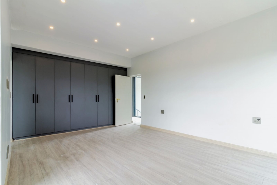 5 Bedroom Property for Sale in Waterfall Country Estate Gauteng