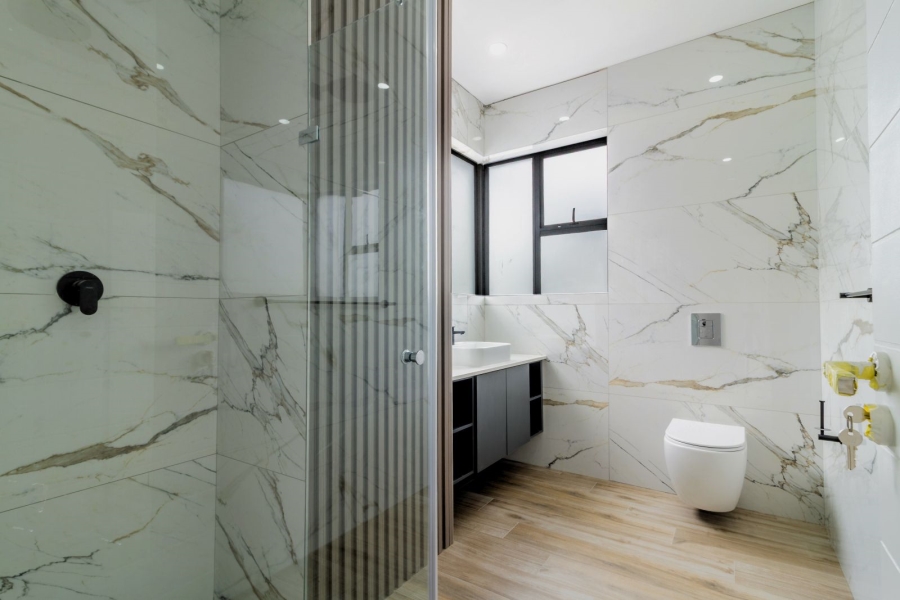 5 Bedroom Property for Sale in Waterfall Country Estate Gauteng