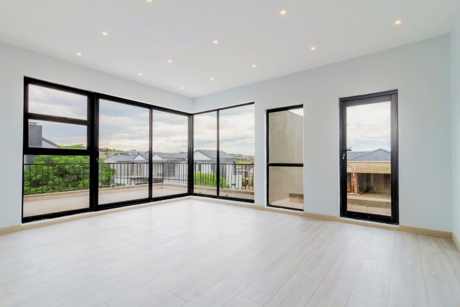 5 Bedroom Property for Sale in Waterfall Country Estate Gauteng