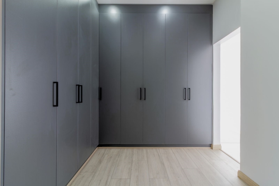 5 Bedroom Property for Sale in Waterfall Country Estate Gauteng