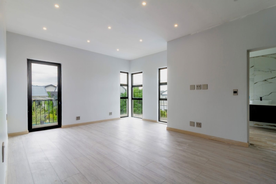 5 Bedroom Property for Sale in Waterfall Country Estate Gauteng