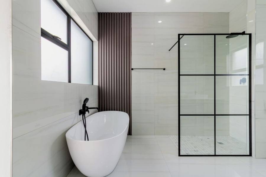 5 Bedroom Property for Sale in Waterfall Country Estate Gauteng