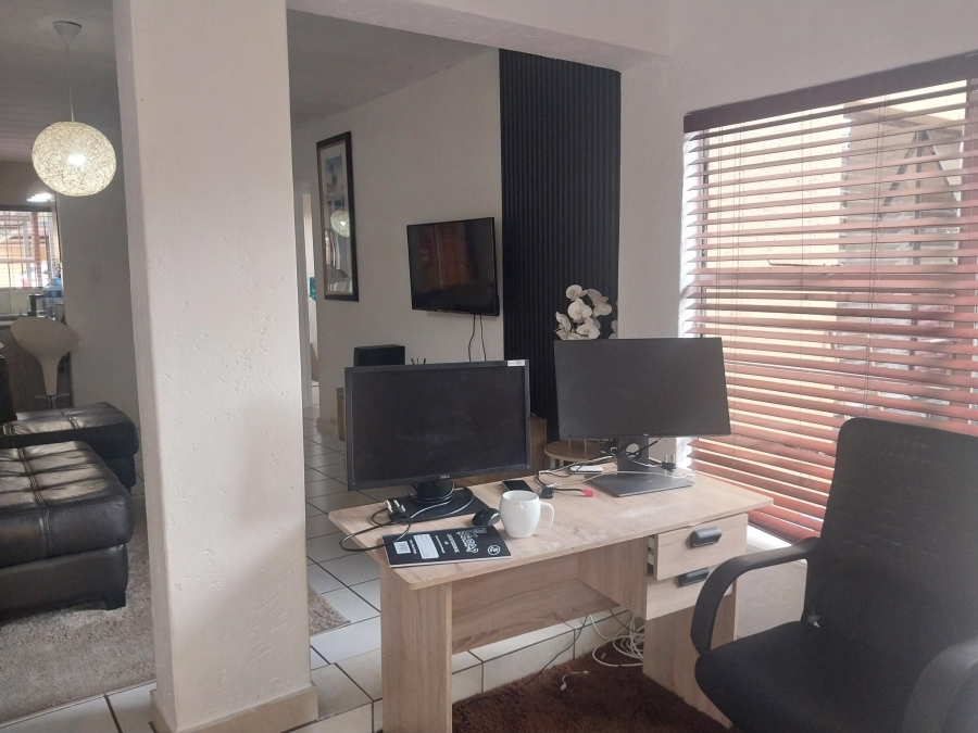 2 Bedroom Property for Sale in Windsor Gauteng