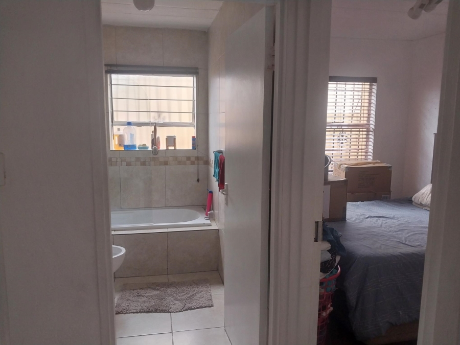 2 Bedroom Property for Sale in Windsor Gauteng
