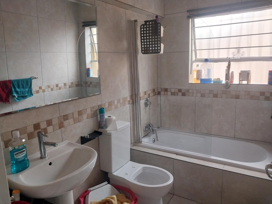 2 Bedroom Property for Sale in Windsor Gauteng