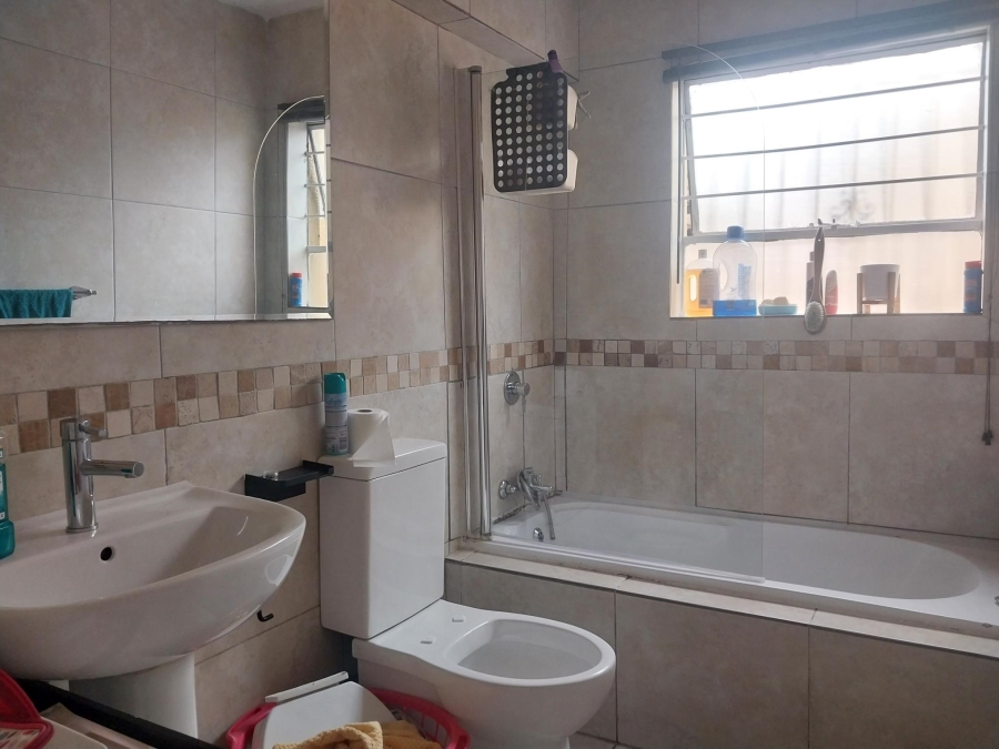2 Bedroom Property for Sale in Windsor Gauteng