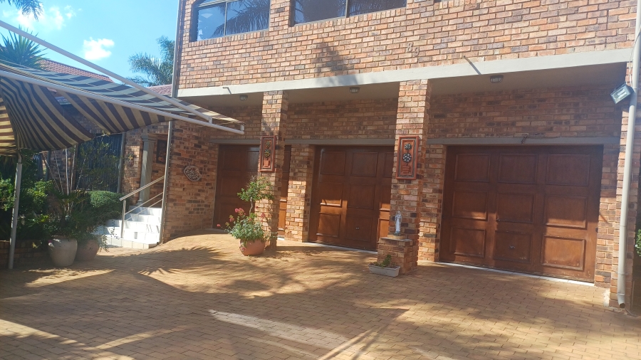 5 Bedroom Property for Sale in Winchester Hills Gauteng
