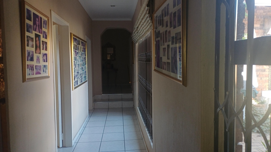 5 Bedroom Property for Sale in Winchester Hills Gauteng