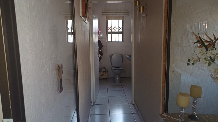 5 Bedroom Property for Sale in Winchester Hills Gauteng