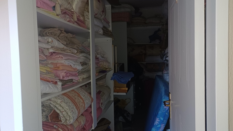 5 Bedroom Property for Sale in Winchester Hills Gauteng