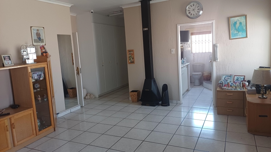 5 Bedroom Property for Sale in Winchester Hills Gauteng