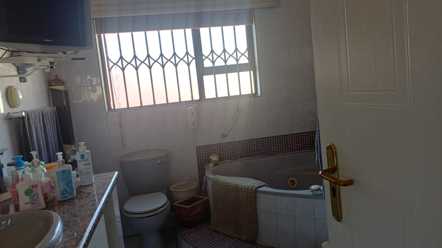 5 Bedroom Property for Sale in Winchester Hills Gauteng